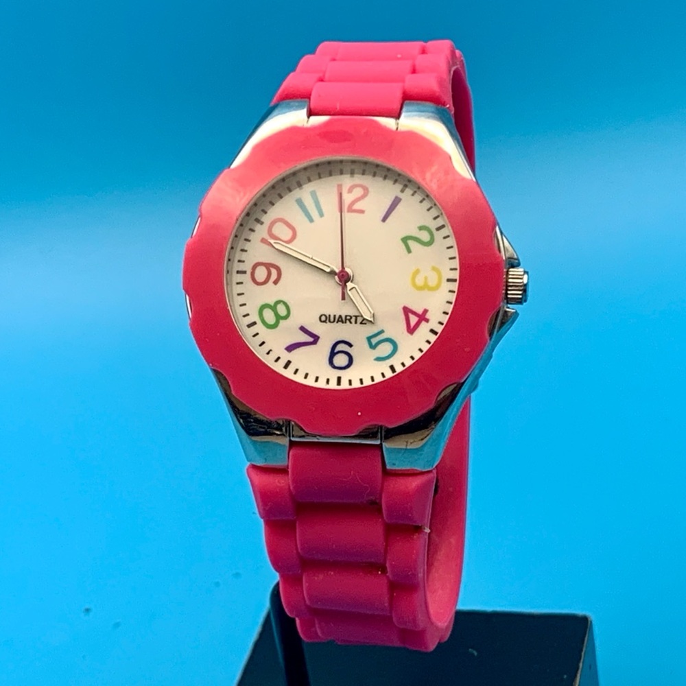 Women’s Fashion Quartz Wristwatch Japan Movt Easy Read Numbers Works New Battery
